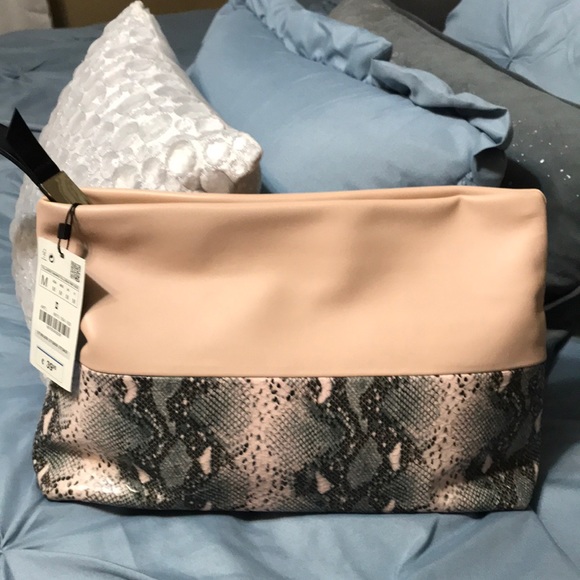 Zara Handbags - 🆕 New Zara Trafaluc clutch purse